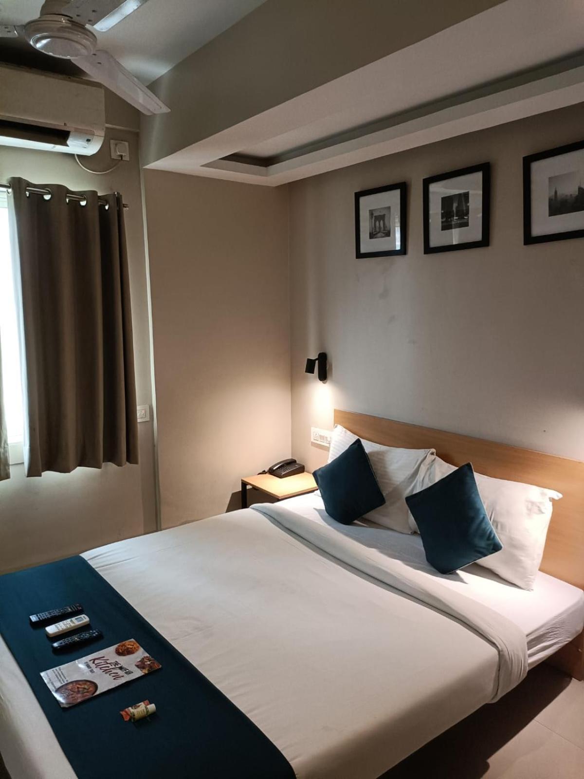 Hotel Mayfair Tower コルカタ エクステリア 写真