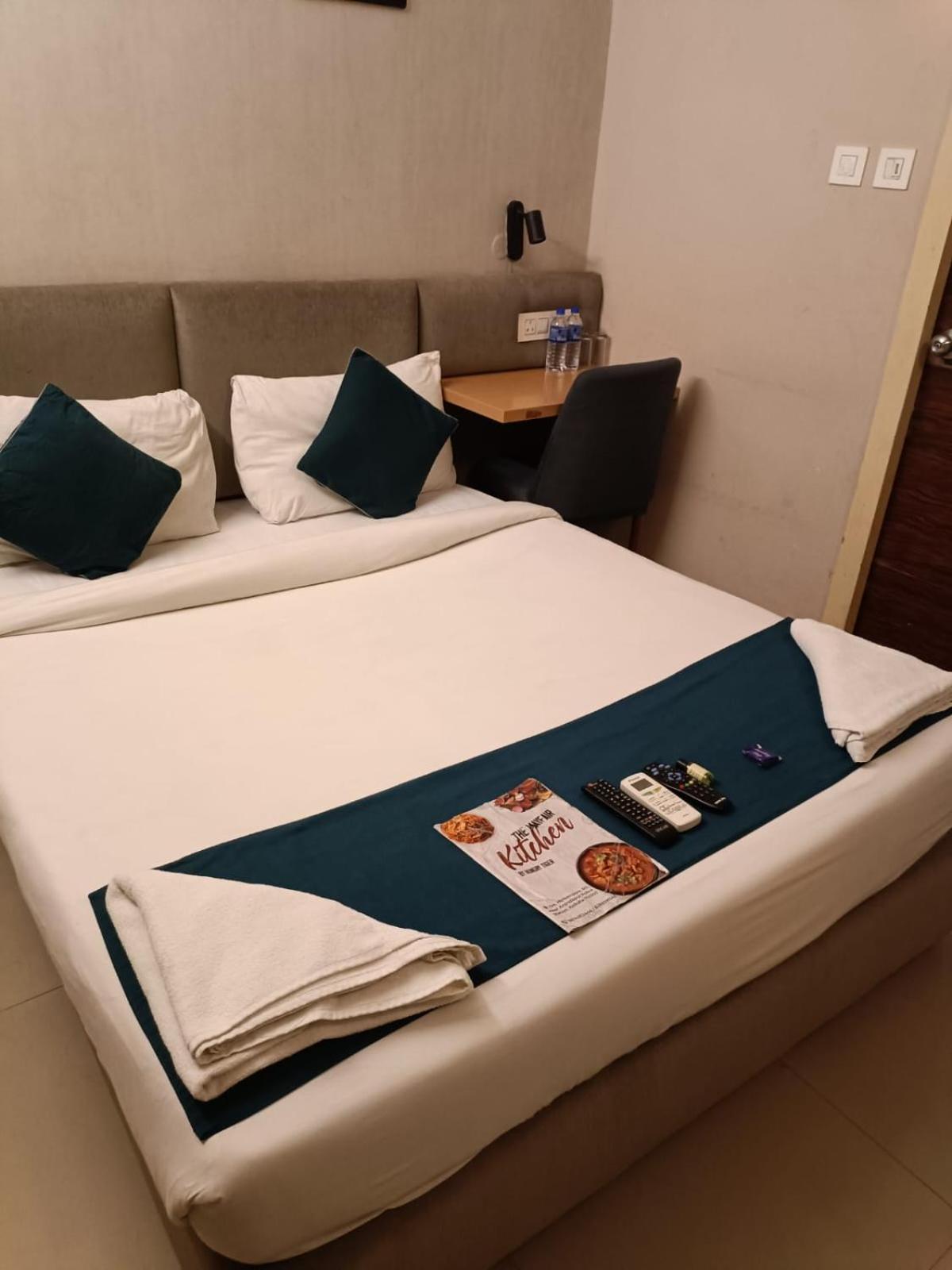 Hotel Mayfair Tower コルカタ エクステリア 写真